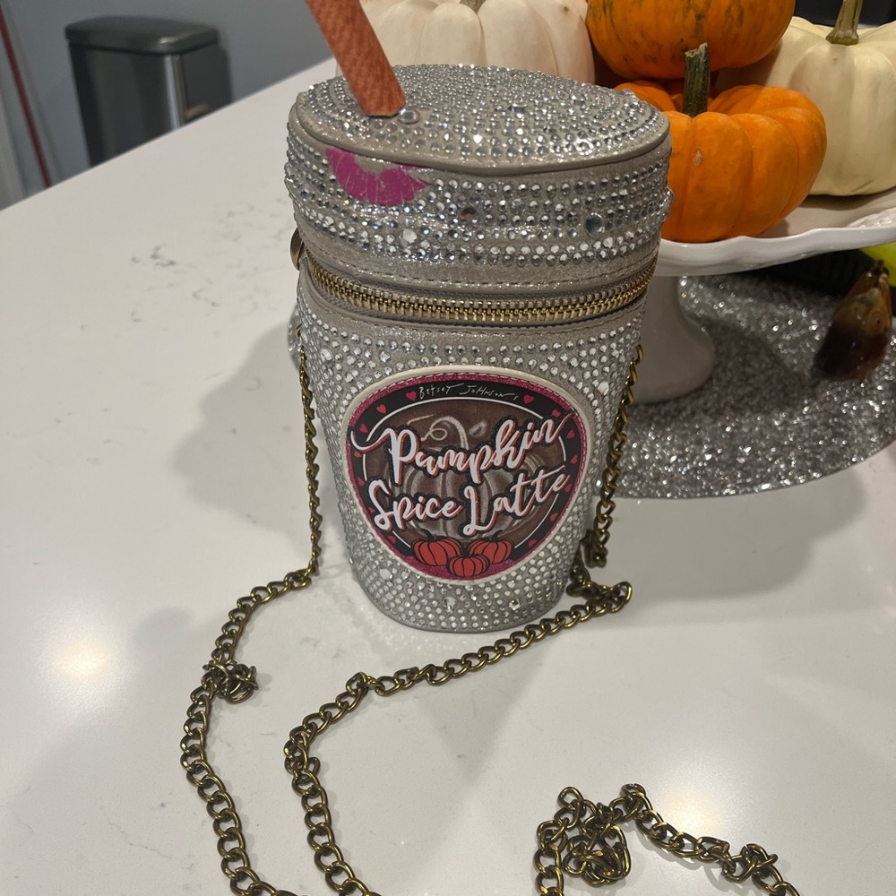 🎃 Betsey Johnson PSL Crossbody!